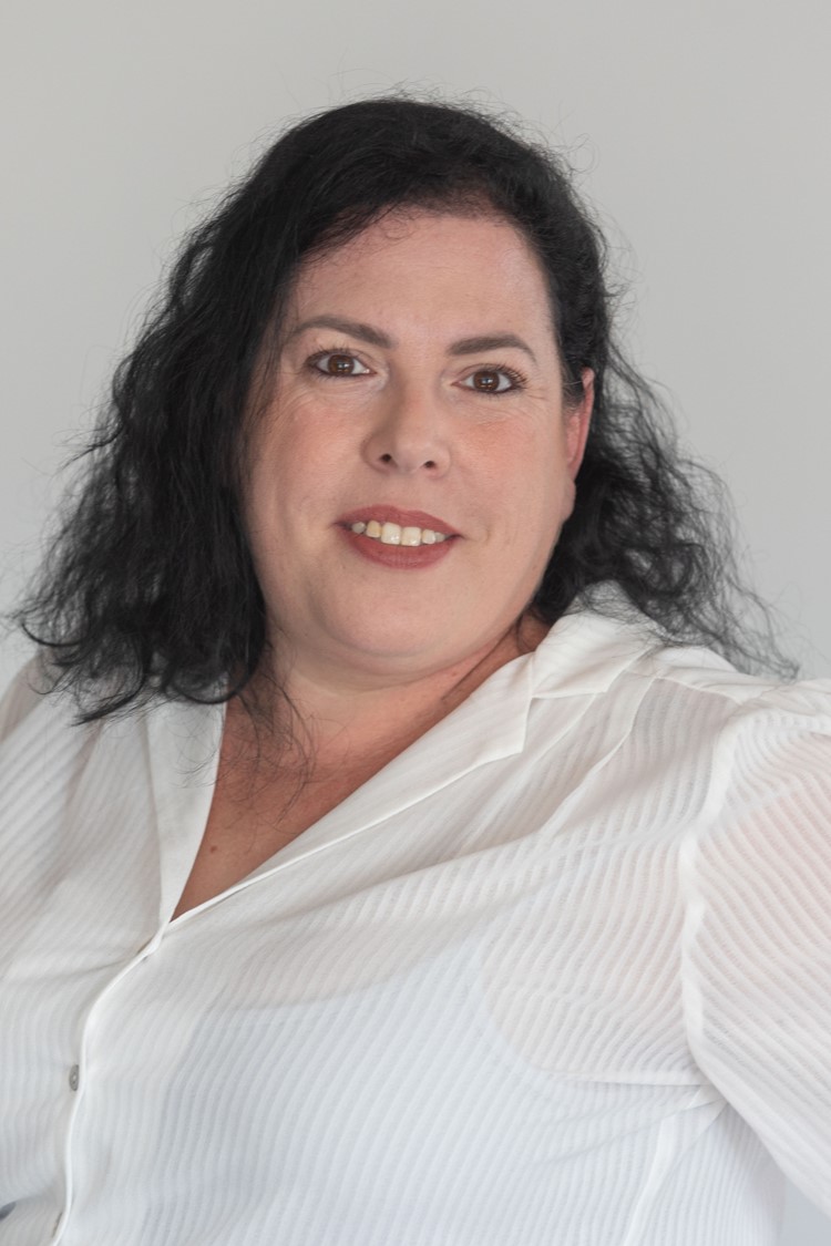 דנה אופיר
